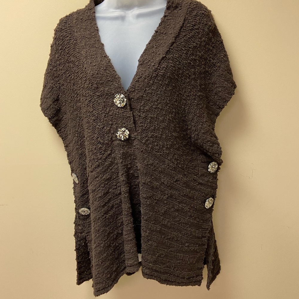 WindiRiver V neck sleeveless sweater, one size